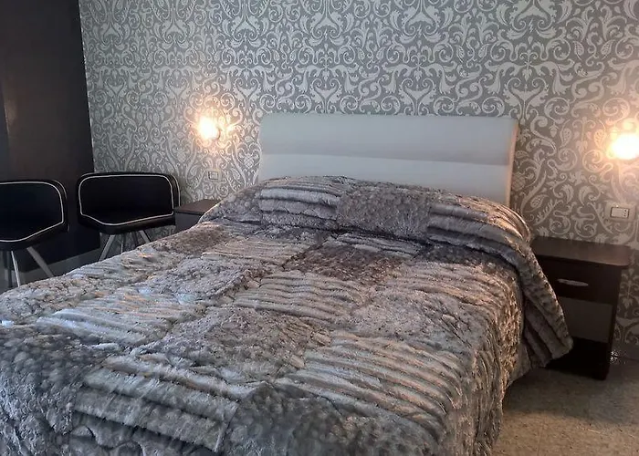 Vesuview Near The Ruins